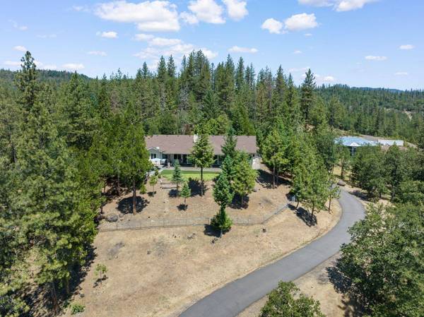 20547 Sawyer Rd, Shady Cove, OR 97539