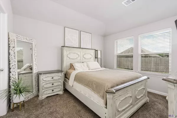 5656 MAGNOLIA DE PERCY DR, Carville, LA 70721