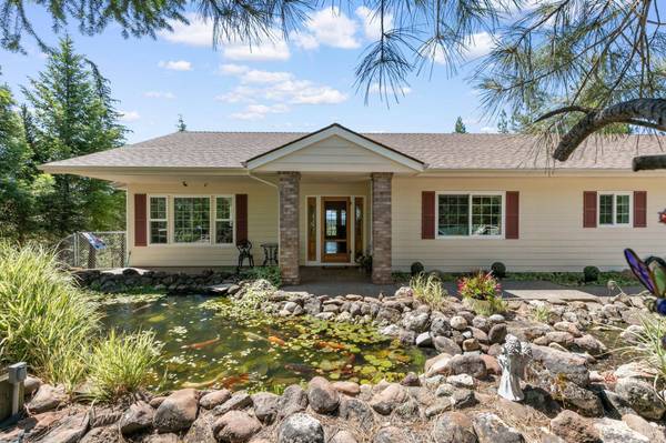 20547 Sawyer Rd, Shady Cove, OR 97539