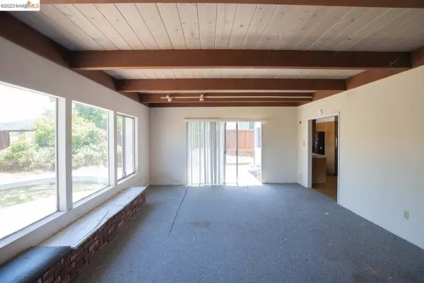 2119 Shea Dr, Pinole, CA 94564