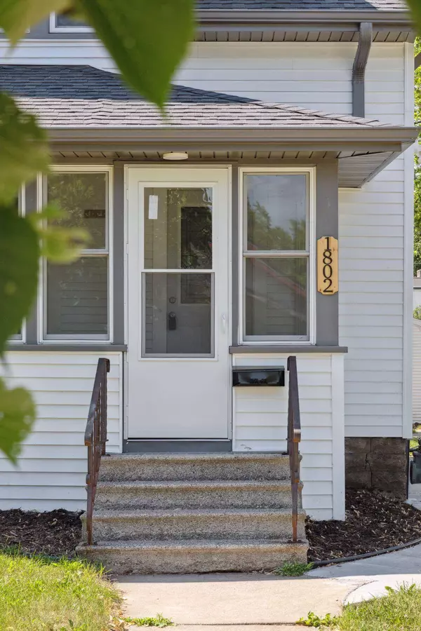 1802 Ross AVE E, Saint Paul, MN 55119