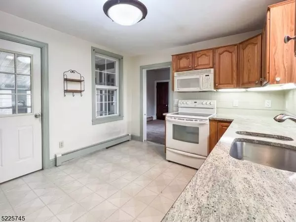 3 Elizabeth St, Phillipsburg Town, NJ 08865