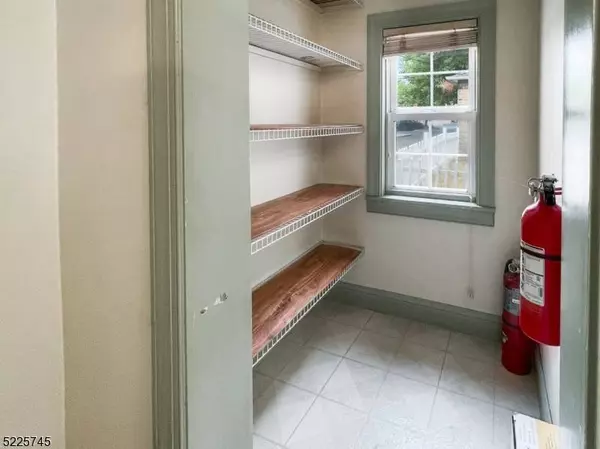 3 Elizabeth St, Phillipsburg Town, NJ 08865