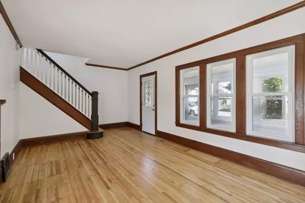 1802 Ross AVE E, Saint Paul, MN 55119