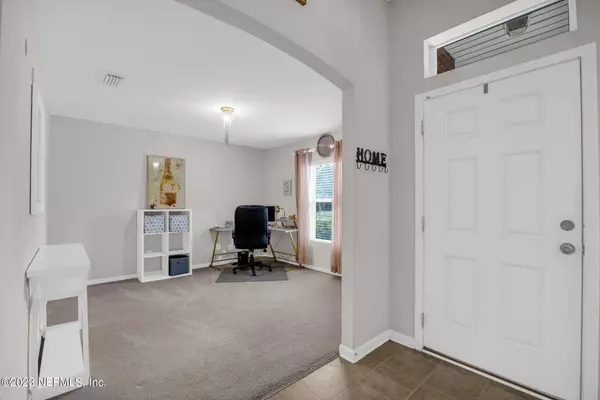 11409 CARSON LAKE DR, Jacksonville, FL 32221