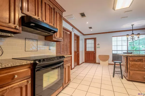 1616 HOBBITON RD, Baton Rouge, LA 70810