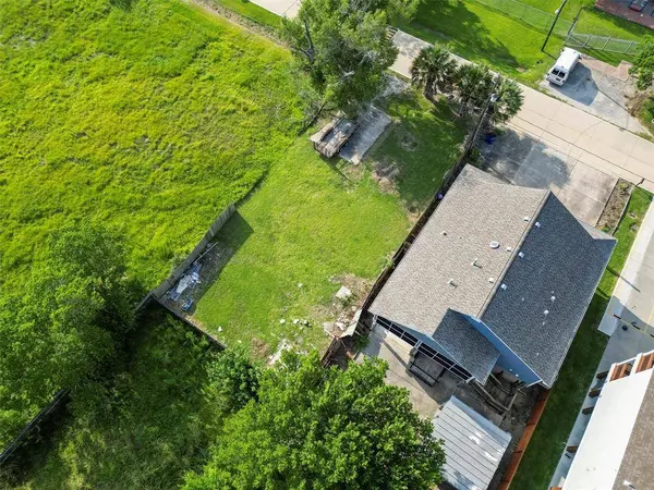 110 W 7th ST, Kemah, TX 77565