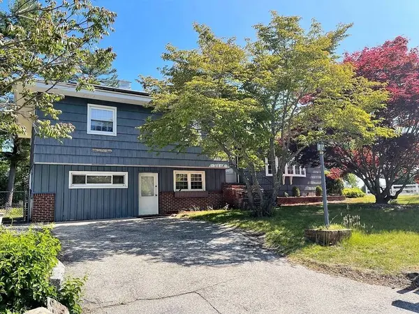 1 Presidential Ln, Methuen, MA 01844