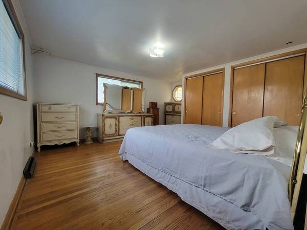 14 N Marcella RD, Mount Prospect, IL 60056