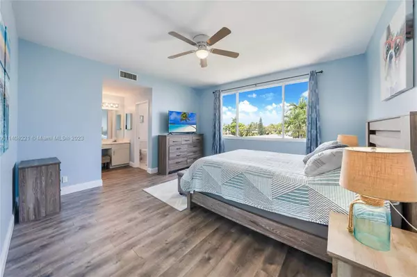 3221 NE 16th St #105, Pompano Beach, FL 33062