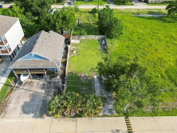 110 W 7th ST, Kemah, TX 77565