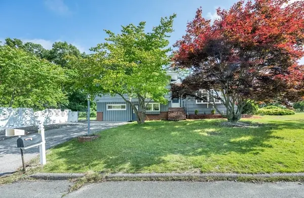 1 Presidential Ln, Methuen, MA 01844