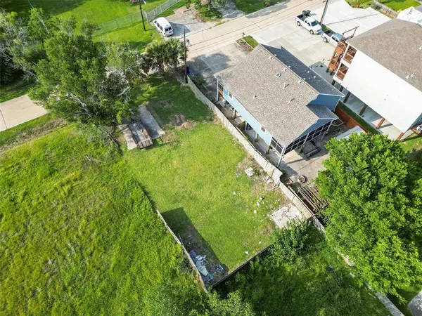 110 W 7th ST, Kemah, TX 77565