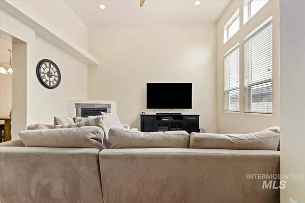 2908 N Villere Ln, Meridian, ID 83646