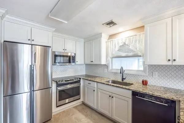 1 Presidential Ln, Methuen, MA 01844