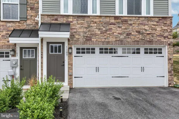 1109 ROSECROFT LN, York, PA 17403