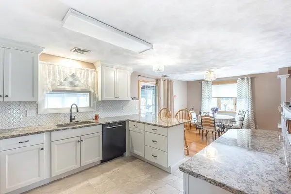 1 Presidential Ln, Methuen, MA 01844