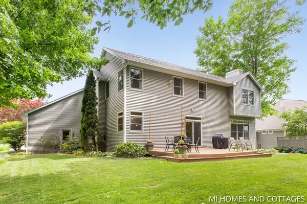 5405 Naples Cedar Drive, Wyoming, MI 49519