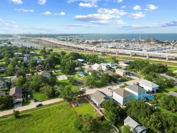 110 W 7th ST, Kemah, TX 77565