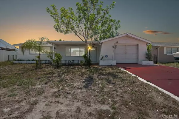 8941 Sterling LN, Port Richey, FL 34668