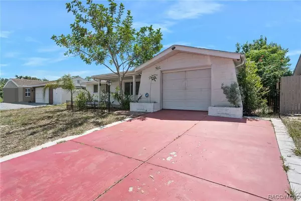 8941 Sterling LN, Port Richey, FL 34668