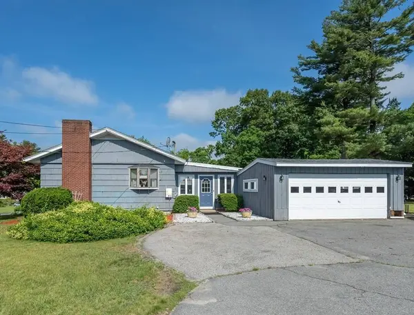 1 Presidential Ln, Methuen, MA 01844