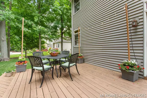 5405 Naples Cedar Drive, Wyoming, MI 49519