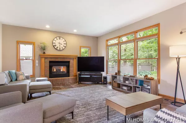 5405 Naples Cedar Drive, Wyoming, MI 49519