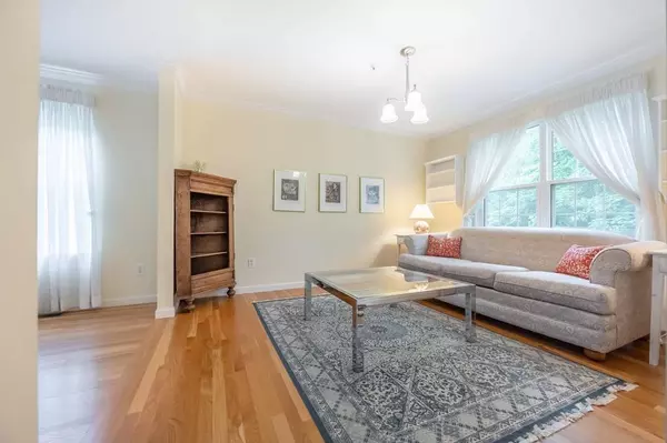 6 Peterson Rd, North Andover, MA 01845