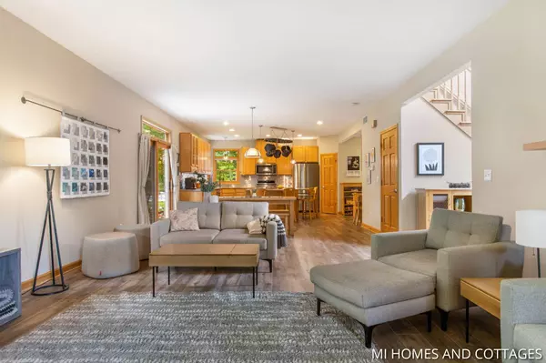 5405 Naples Cedar Drive, Wyoming, MI 49519