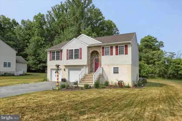 1228 ARBOR LN, York, PA 17406