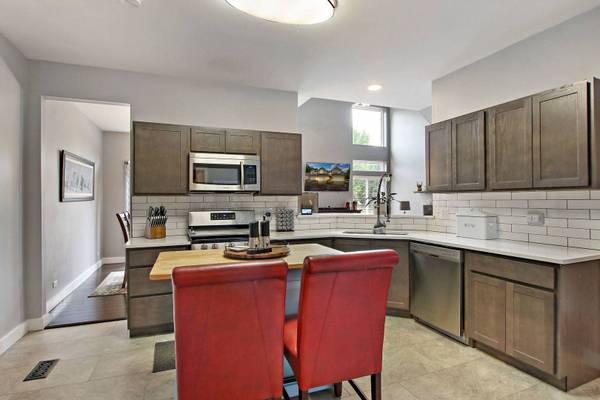 1828 Maplewood CT #1828, Grayslake, IL 60030