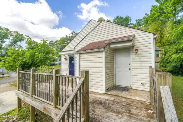 4511 Hillview Rd, Knoxville, TN 37919