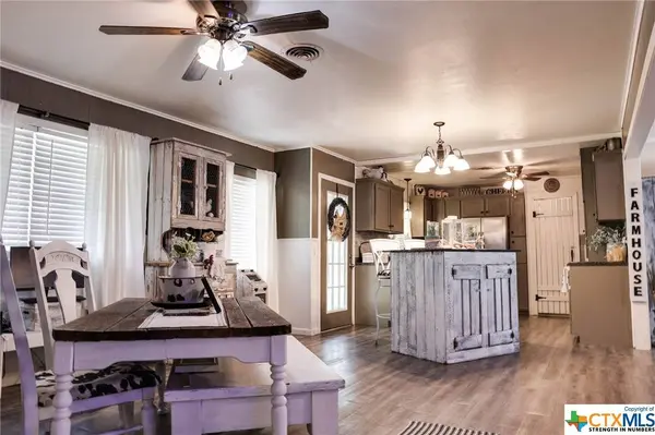 203 Sandra DR, Hallettsville, TX 77964