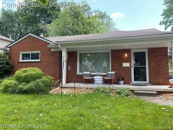 9032 SUNBURY Street, Livonia, MI 48150