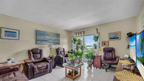 400 Kings Point Dr #408, Sunny Isles Beach, FL 33160