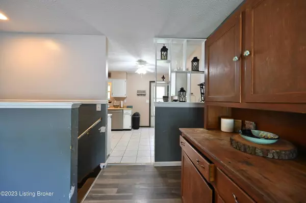 7910 Rochelle Rd, Louisville, KY 40228