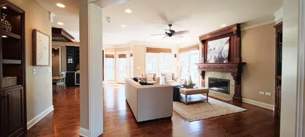 624 N CENTER Street, Naperville, IL 60563