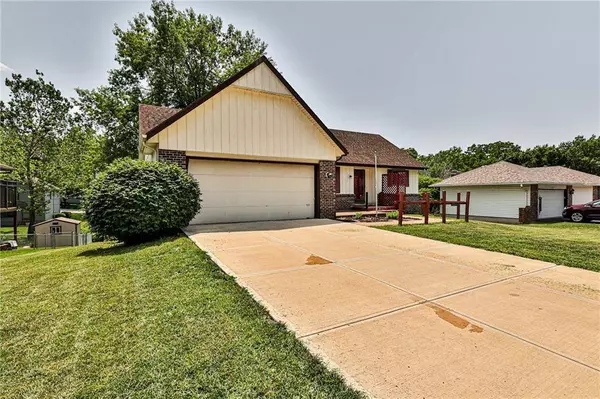 12413 W 53rd TER, Shawnee, KS 66216