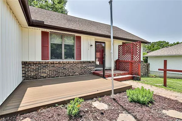 12413 W 53rd TER, Shawnee, KS 66216