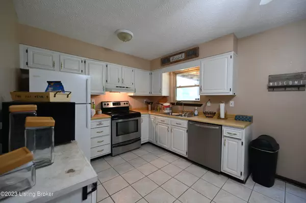 7910 Rochelle Rd, Louisville, KY 40228