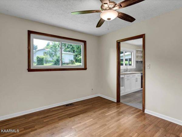 4308 Lonas DR, Knoxville, TN 37909