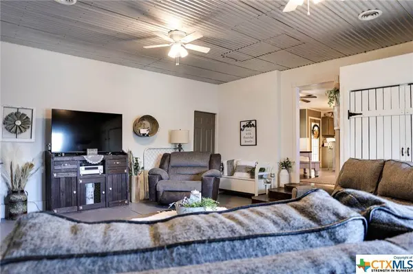 203 Sandra DR, Hallettsville, TX 77964