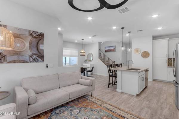 735 E DORAL Avenue #104, Gilbert, AZ 85297