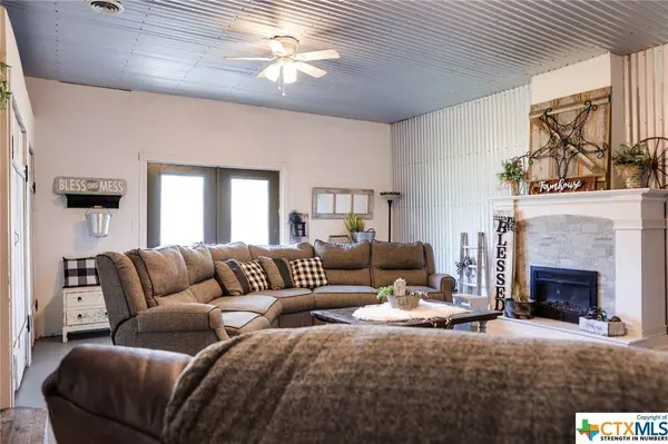 203 Sandra DR, Hallettsville, TX 77964