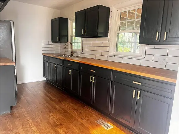 8507 E 47th TER, Kansas City, MO 64129