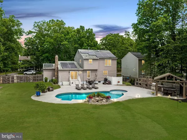 18 COVENGER DR, Medford, NJ 08055