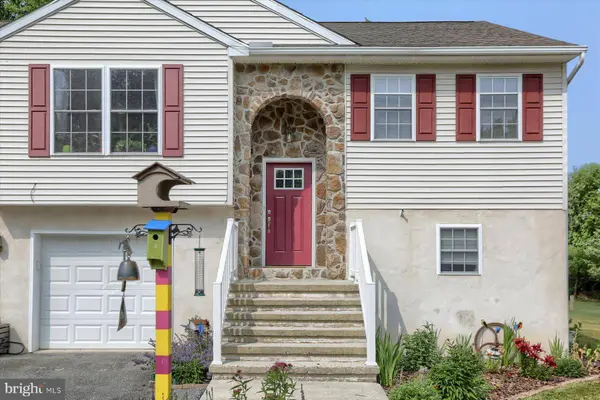 1228 ARBOR LN, York, PA 17406