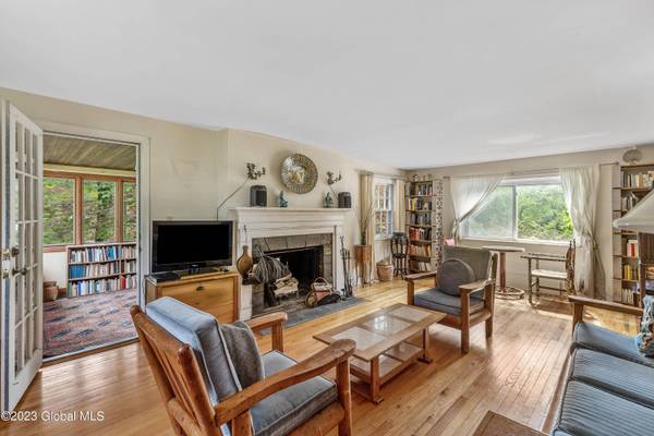 1026 Mohegan Road, Niskayuna, NY 12309