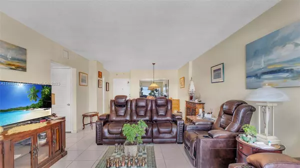 400 Kings Point Dr #408, Sunny Isles Beach, FL 33160